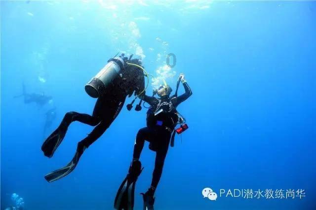 开工 黄历游戏画面
